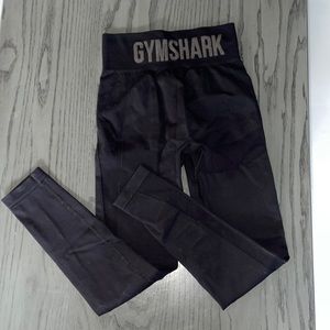 Gym shark leggings
